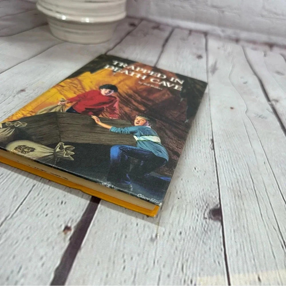 vintage children's book trapped in death cave by bill wallace 1987 - Picture 4 of 7